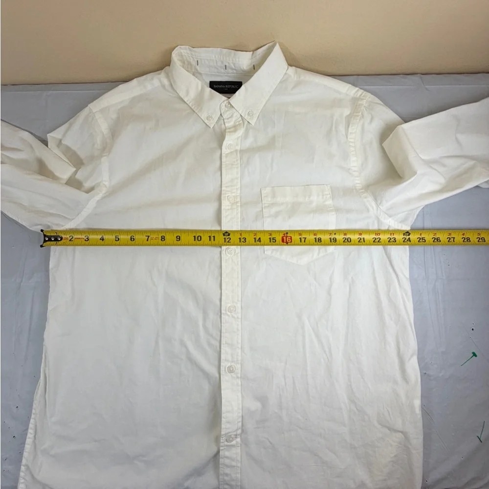 Banana Republic Men's Cream Button-Down Casual Shirt‎